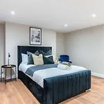 Modern 2-Bed Apartment In West Kensington