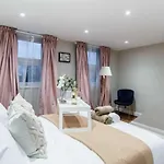 Modern 2-Bed Apartment In West Kensington