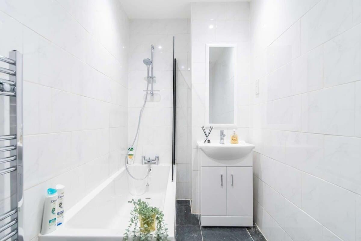 Modern 2-bed In West Kensington * London