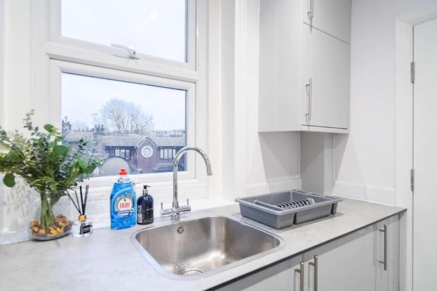 Modern 2-bed In West Kensington London