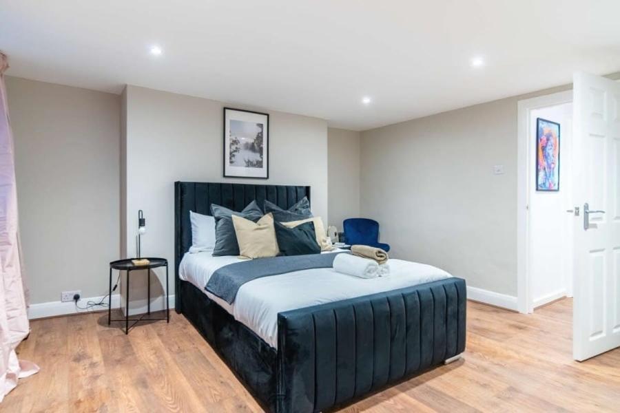 Modern 2-bed In West Kensington * London