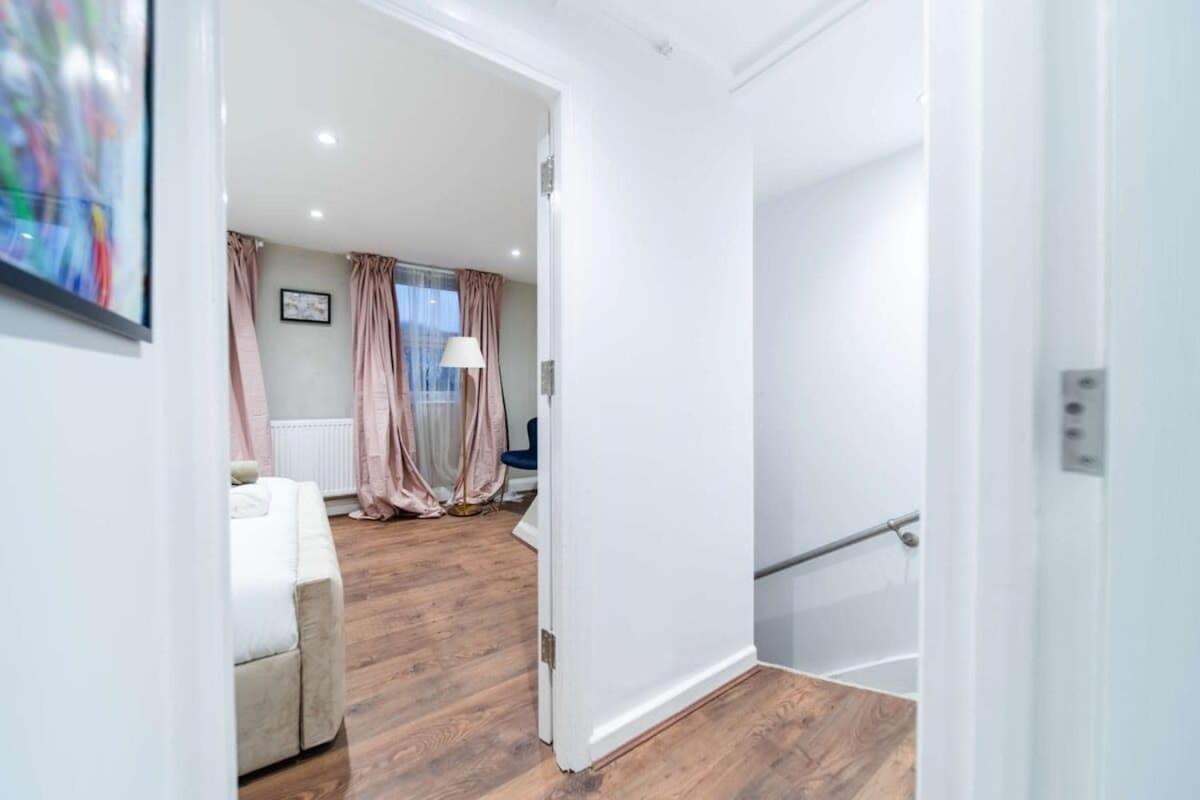 Modern 2-bed In West Kensington London