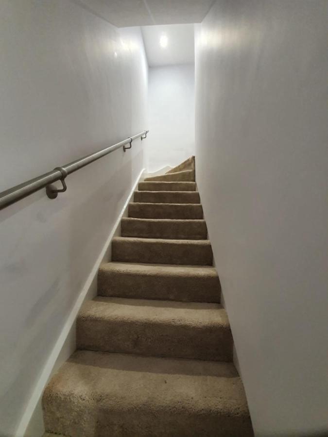 Modern 2-bed In West Kensington Holiday home
