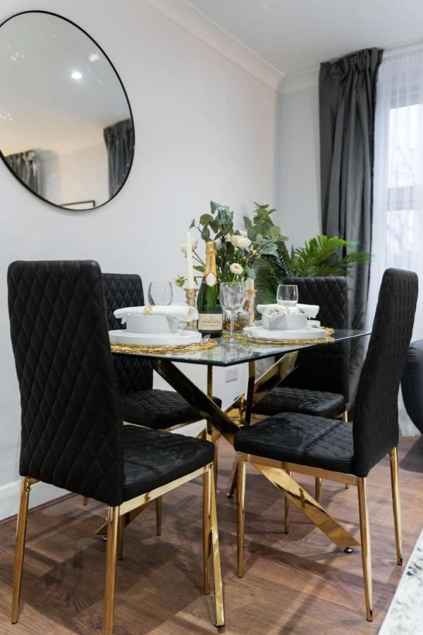 Modern 2-bed In West Kensington Holiday home *